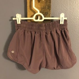Lululemon Hotty Hot Short 2.5” | size 6 | low rise